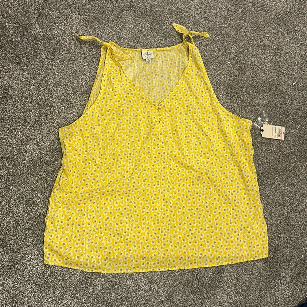 St. John’s Bay Women’s tank top never worn - new with tags